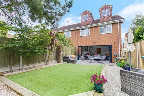 4 bedroom end of terrace house for sale, Westcliff Drive, Leigh-On-Sea SS9