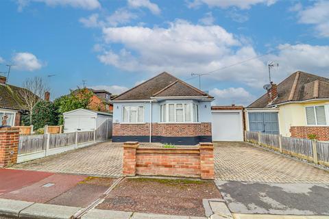 2 bedroom detached bungalow for sale, Blenheim Park Close, Leigh-on-Sea SS9