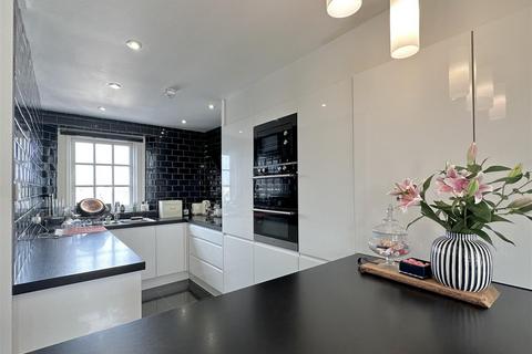 Flat 3, 6 Barbican Terrace, Barnstaple, EX32 9HQ