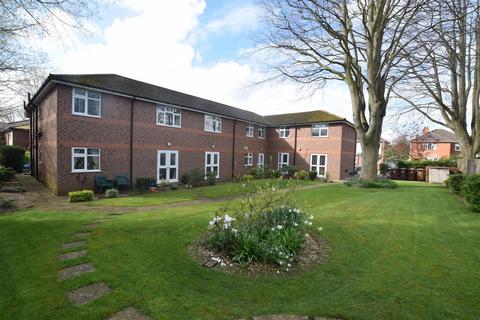 2 bedroom retirement property for sale, Eaton Court, Grimsby DN34