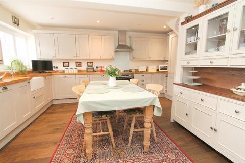 24 Hillcroome Road, Sutton, SM2 5EL