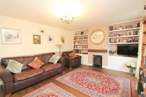 24 Hillcroome Road, Sutton, SM2 5EL
