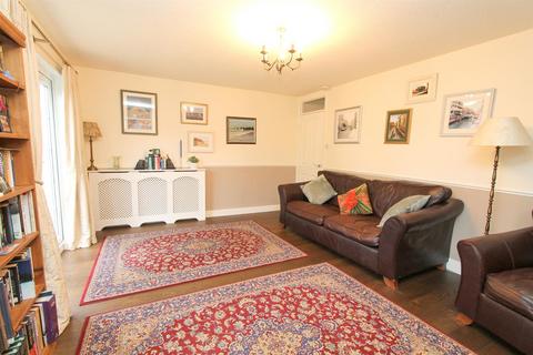 24 Hillcroome Road, Sutton, SM2 5EL