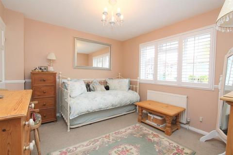 24 Hillcroome Road, Sutton, SM2 5EL