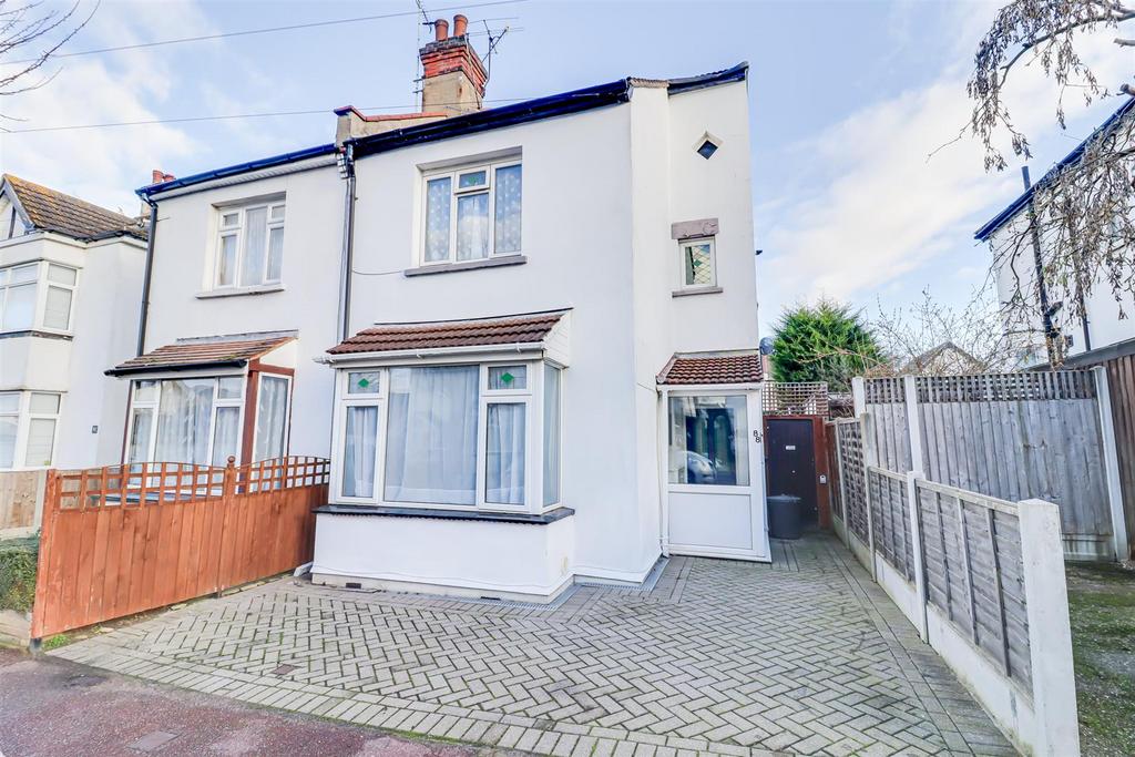 Dundonald Drive, LeighOnSea SS9 3 bed semidetached house for sale