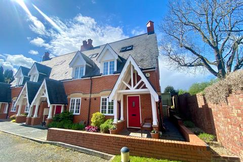 3 bedroom end of terrace house for sale, Frome Court, Hereford HR1