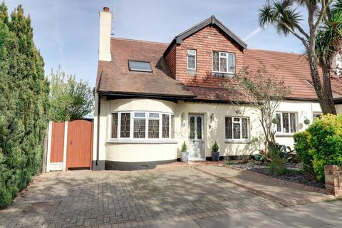 60 Blenheim Crescent, Leigh-on-sea, SS9 3DT