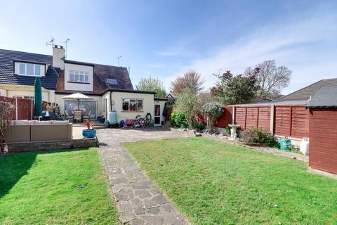 60 Blenheim Crescent, Leigh-on-sea, SS9 3DT