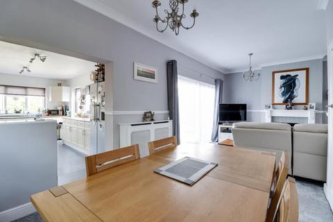 60 Blenheim Crescent, Leigh-on-sea, SS9 3DT