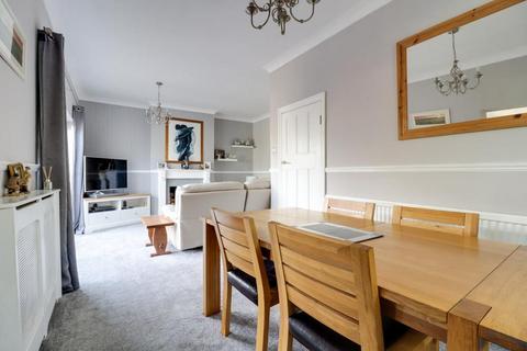 60 Blenheim Crescent, Leigh-on-sea, SS9 3DT