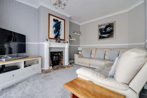 60 Blenheim Crescent, Leigh-on-sea, SS9 3DT
