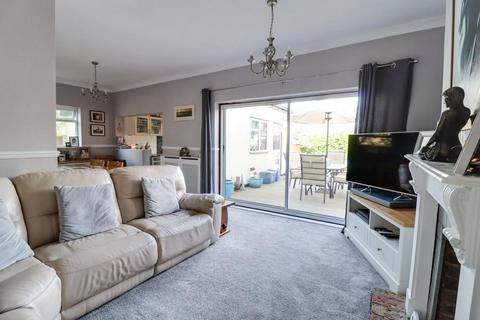 60 Blenheim Crescent, Leigh-on-sea, SS9 3DT