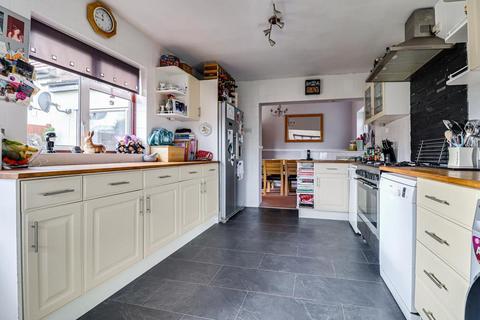 60 Blenheim Crescent, Leigh-on-sea, SS9 3DT