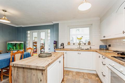 20 Arterial Road, Leigh-on-sea, SS9 4DA