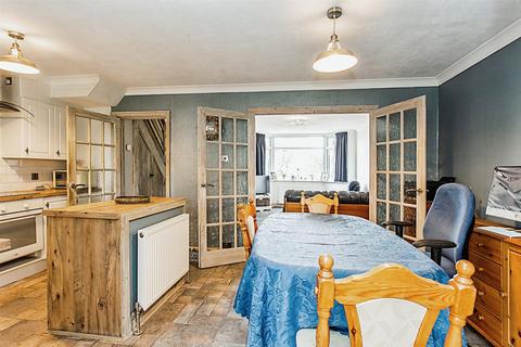 20 Arterial Road, Leigh-on-sea, SS9 4DA