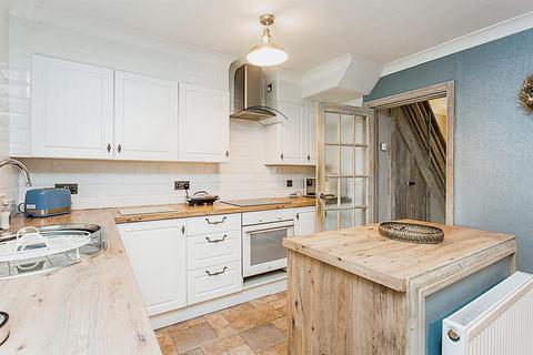 20 Arterial Road, Leigh-on-sea, SS9 4DA