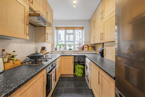 1 bedroom flat for sale, Meath Street, London SW11