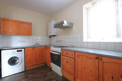 2 bedroom apartment to rent, Vicarage Farm Road, Hounslow TW5