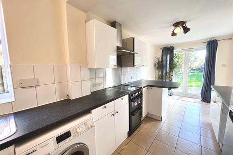 3 bedroom terraced house to rent, Southcote Road, Surrey RH1