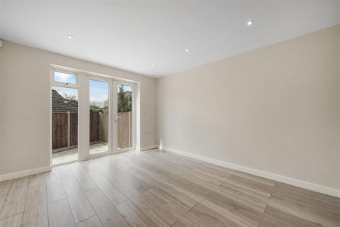 2 bedroom apartment to rent, South Vale, Harrow