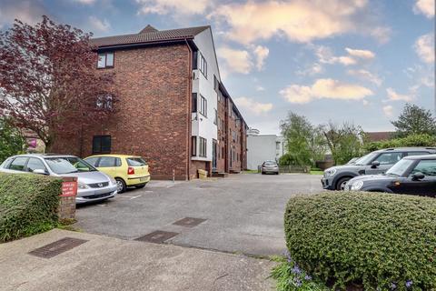 2 bedroom flat for sale, Leigh Road, Leigh-on-Sea SS9