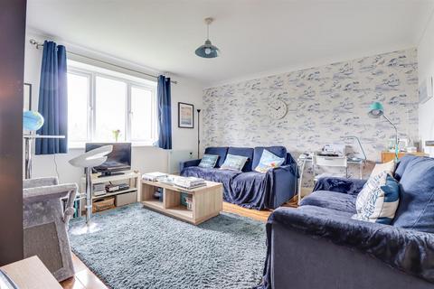 2 bedroom flat for sale, Leigh Road, Leigh-on-Sea SS9