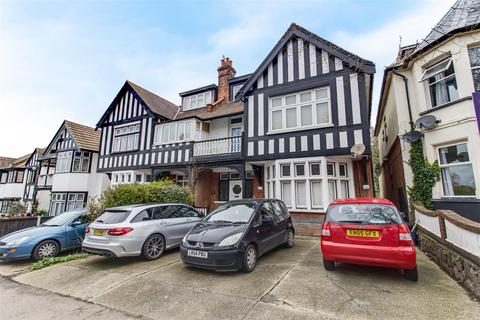 Flat 3, 17 Ailsa Road, Westcliff-on-sea, SS0 8BJ