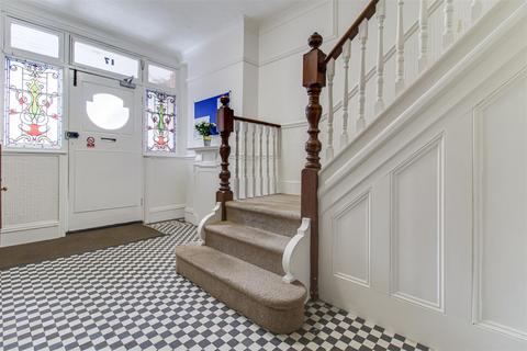 Flat 3, 17 Ailsa Road, Westcliff-on-sea, SS0 8BJ