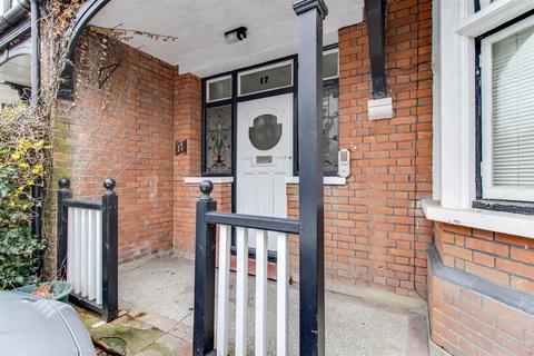 Flat 3, 17 Ailsa Road, Westcliff-on-sea, SS0 8BJ