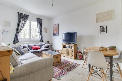 Flat 3, 17 Ailsa Road, Westcliff-on-sea, SS0 8BJ