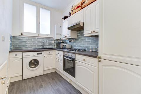 Flat 3, 17 Ailsa Road, Westcliff-on-sea, SS0 8BJ