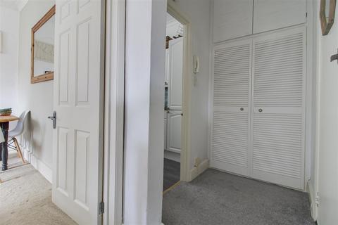 Flat 3, 17 Ailsa Road, Westcliff-on-sea, SS0 8BJ
