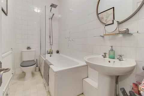 Flat 3, 17 Ailsa Road, Westcliff-on-sea, SS0 8BJ