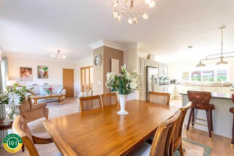 2b Brompton Road, Sprotbrough, Doncaster, DN5 7LB