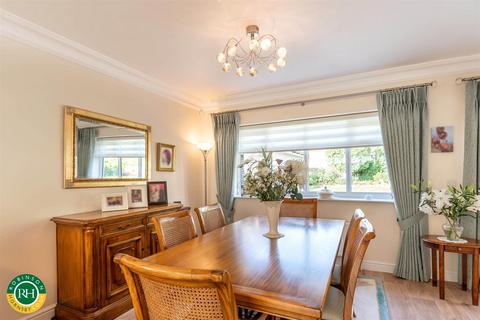 2b Brompton Road, Sprotbrough, Doncaster, DN5 7LB