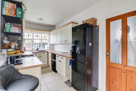 2 bedroom chalet for sale, Blenheim Chase, Leigh-On-Sea SS9