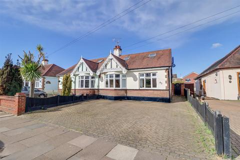 2 bedroom chalet for sale, Blenheim Chase, Leigh-On-Sea SS9