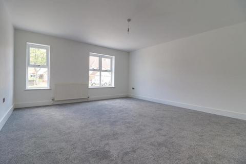 23 Blenheim Crescent, Leigh-on-sea, SS9 3DT