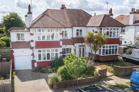 62 Braemar Crescent, Leigh-on-sea, SS9 3RJ