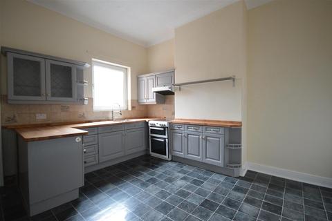 3 bedroom flat to rent, Wheldon Road, Castleford