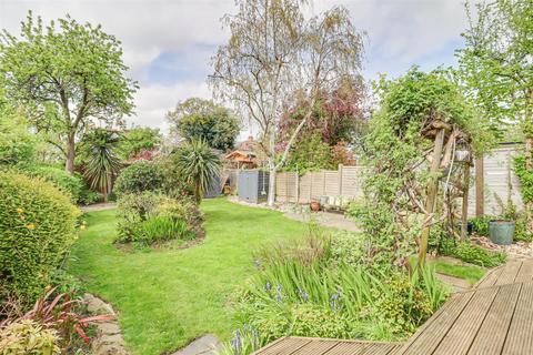 5 bedroom semi-detached house for sale, Southbourne Grove, Westcliff-on-Sea SS0