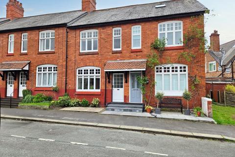 3 bedroom terraced house to rent, Weldon Road, Altrincham