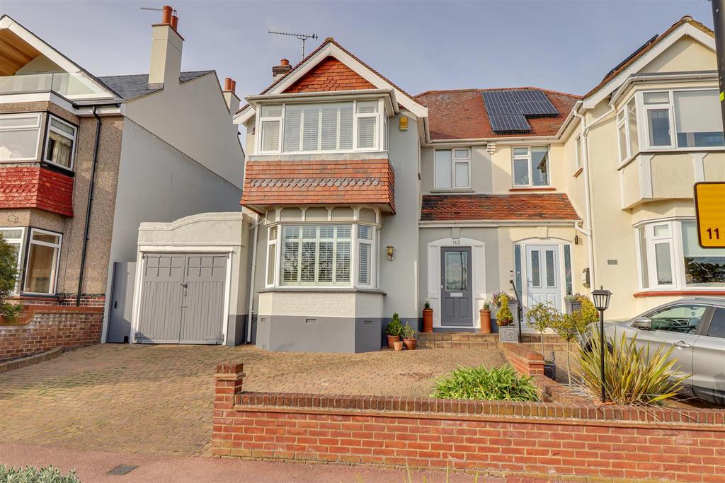 Marine Parade, LeighOnSea SS9 4 bed semidetached house for sale £