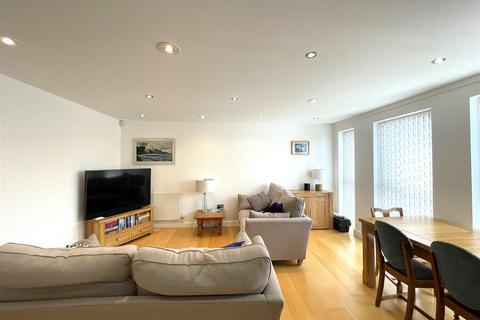 2 bedroom property to rent, Hardwick Road, Eastbourne BN21