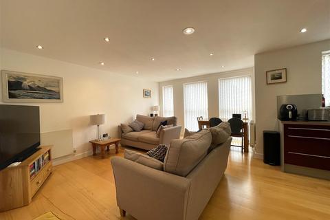 2 bedroom property to rent, Hardwick Road, Eastbourne BN21