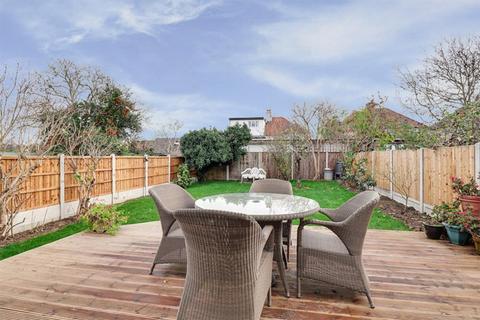 30 Adalia Crescent, Leigh-on-sea, SS9 3SN
