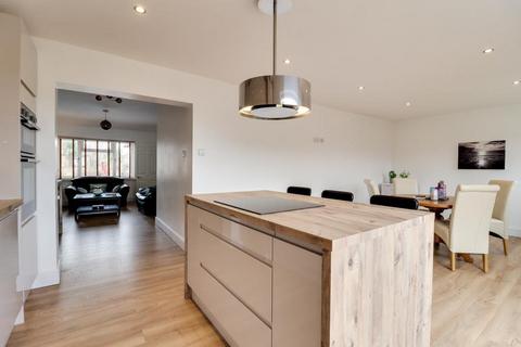 30 Adalia Crescent, Leigh-on-sea, SS9 3SN