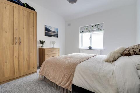 30 Adalia Crescent, Leigh-on-sea, SS9 3SN