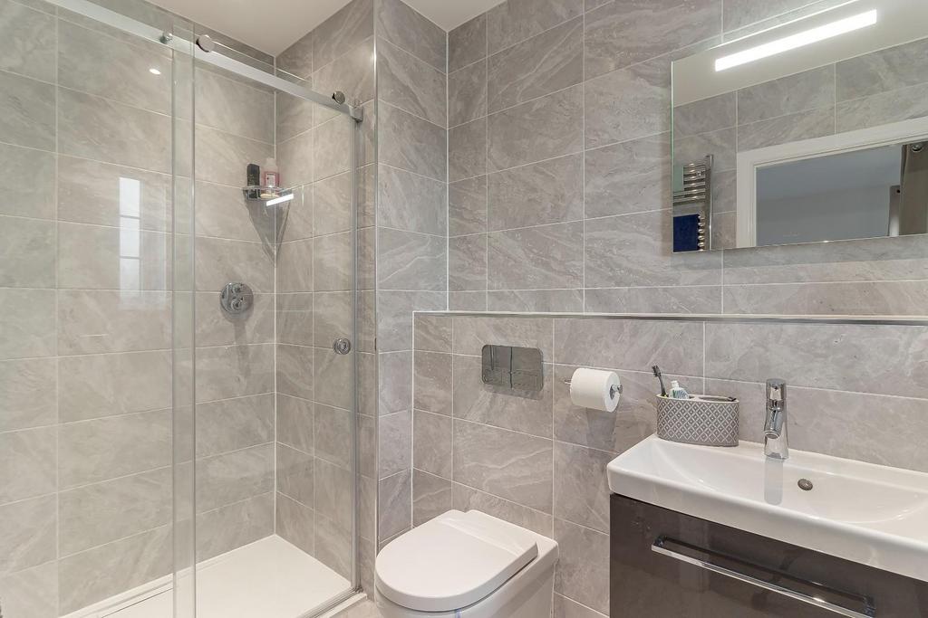 Master Bedroom Ensuite.jpg