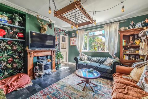 182 Blenheim Chase, Leigh-on-sea, SS9 3HQ